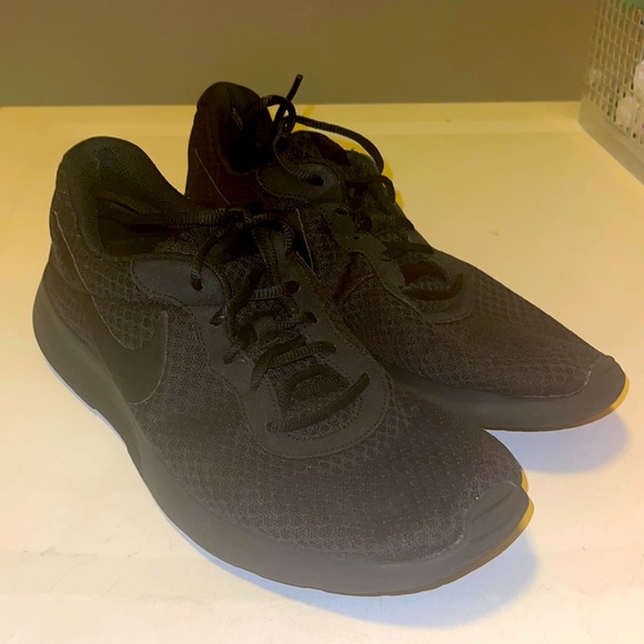 Nike Tanjun Black - 812654-001 Size 11 - Picture 1 of 6